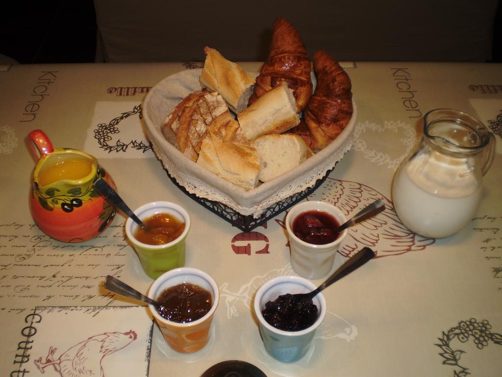 Les Roziers - Roulotte Acomodação com café da manhã Bagnac Exterior foto